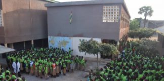 Togo : les élèves reprennent le chemin de l’école Des élèves dans la cour d'une école