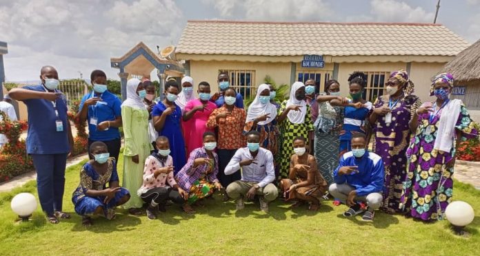 Participants au Sommet mondiale des filles dans la région centrale du Togo