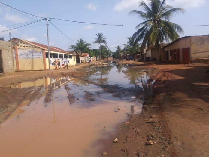 La situation à Agoè-Logopé plusieurs jours après la pluie. Lomé, 26/05/2022.