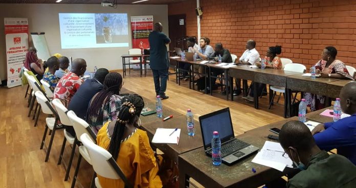 Vue partielle des participants à l'atelier organisé par IKAM TOGO. Novembre 2022 à Lomé.