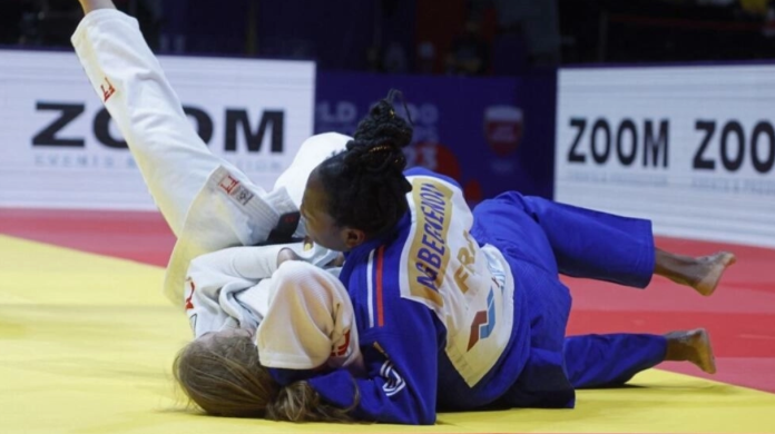 La Française Clarisse Agbégnénou face à la Slovène Andreja Leski, en finale du championnat du monde de judo à Doha, le 10 mai 2023. AFP - KARIM JAAFAR La Française Clarisse Agbégnénou face à la Slovène Andreja Leski, en finale du championnat du monde de judo à Doha, le 10 mai 2023. AFP - KARIM JAAFAR