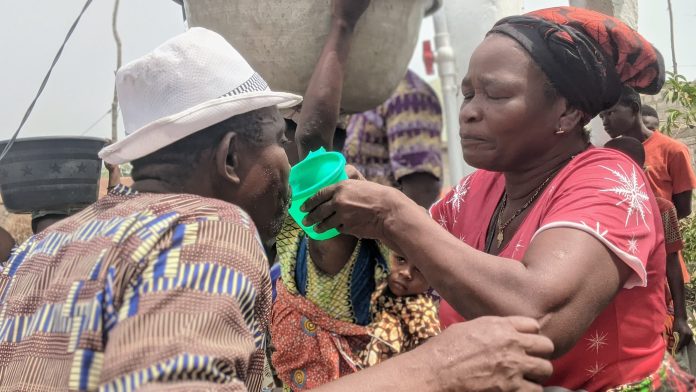 Les MINISTERES LESLIE PASSERINO facilitent l'accès à l'eau potable. Avé (Togo), le 27 janvier 2024.
