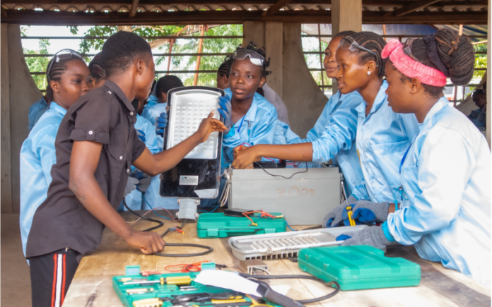 jeunes femmes énergies renouvelables jeunes femmes énergies renouvelables