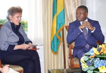 La directrice générale de Millenium Challenge Corporation (MCC), Alice Albright, reçue par le président de la République togolaise, Faure Gnassingbé. @ Présidence togolaise, 25 septembre 2024.