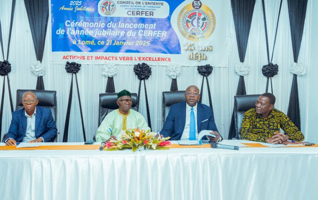 Dr Samah Ouro-Djobo Essowavana (2ᵉ à gauche) et M. Kongnah Bignoite (3ᵉ).