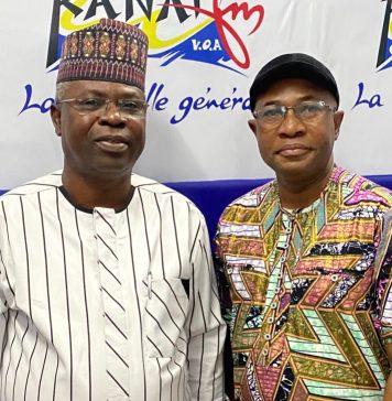 Dr Kokou Awokou (à gauche) et le journaliste Dr Anoumou Amekudji