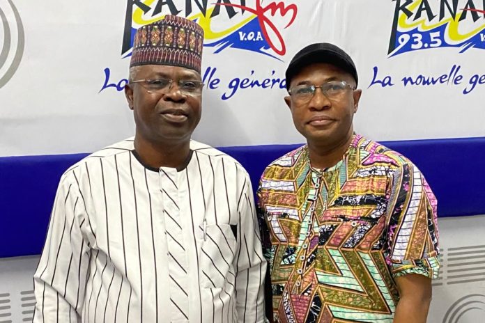 Dr Kokou Awokou (à gauche) et le journaliste Dr Anoumou Amekudji