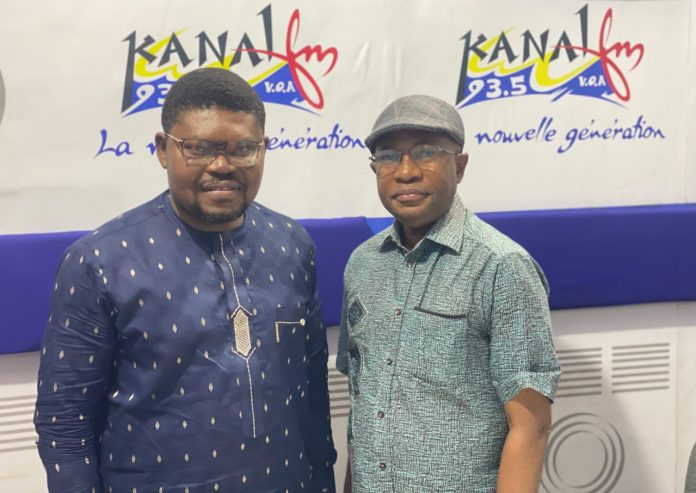 Dr Kossi Wonouvo Gnagnon (à gauche) et le journaliste Dr Anoumou Amekudji Dr Kossi Wonouvo Gnagnon (à gauche) et le journaliste Dr Anoumou Amekudji