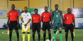 Les deux capitaines Atik (Togo) et Hidr avant le coup d'envoi