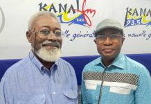 Dr Kossi Komla-Ebri (à gauche) et Dr Anoumou Amekudji, le 19 septembre 2026 dans les studios de Kanal FM à Lomé