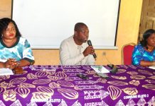 Yawo Asagbé, le maire de Kloto 3 (au milieu) ouvrant la session du 13/10/2026 à Kuma Konda
