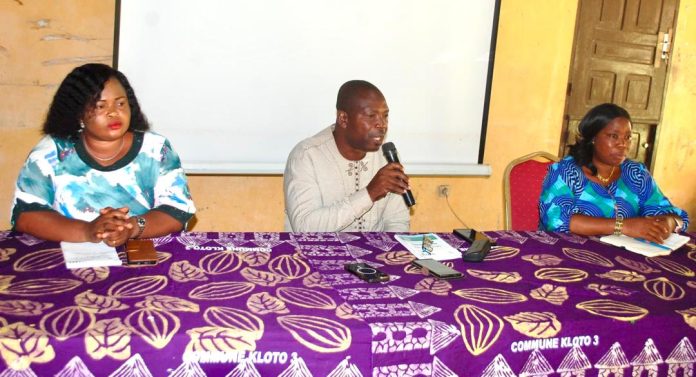 Yawo Asagbé, le maire de Kloto 3 (au milieu) ouvrant la session du 13/10/2026 à Kuma Konda Yawo Asagbé, le maire de Kloto 3 (au milieu) ouvrant la session du 13/10/2026 à Kuma Konda